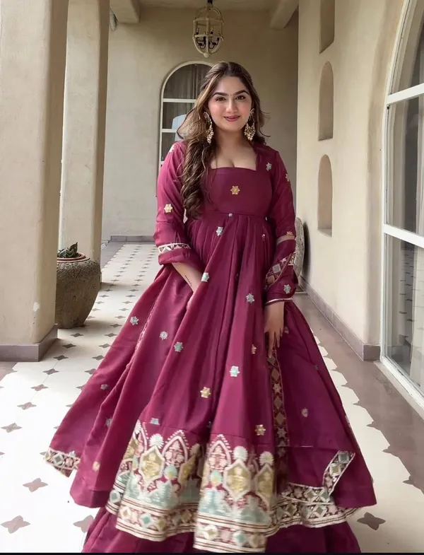 Flagged_Heavy_Natural_Crepe_Silk_Anarkali_Kurta_Set_For_Women