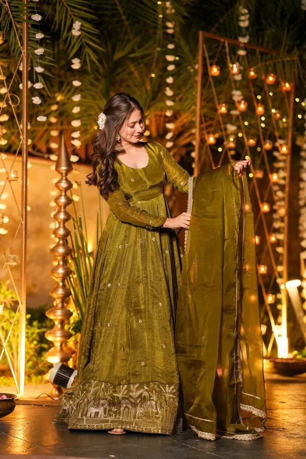 Mehndi_Heavy_Crunchy_Silk_Anarkali_For_Women