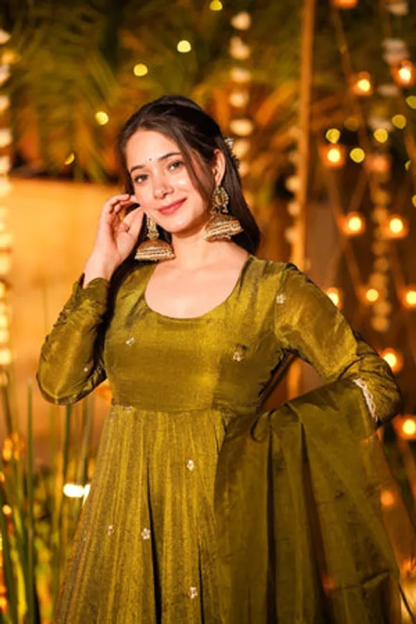 Mehndi_Heavy_Crunchy_Silk_Anarkali_For_Women