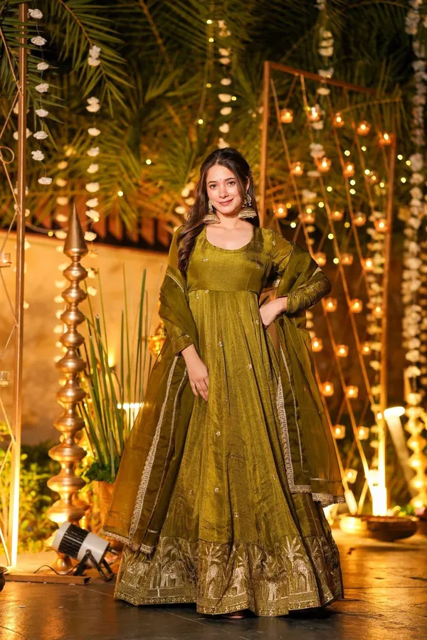 Mehndi_Heavy_Crunchy_Silk_Anarkali_For_Women