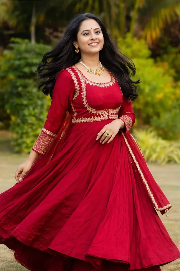 Red_Heavy_Roman_Cotton_Anarkali_Gown_For_Women