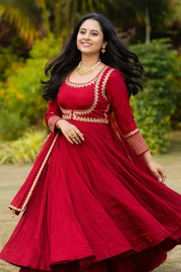 Red_Heavy_Roman_Cotton_Anarkali_Gown_For_Women