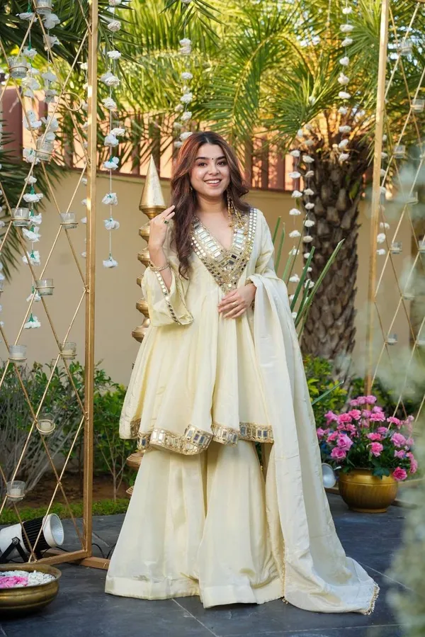 Butter_Yellow_Cosmos_Plazzo_Set_For_Women