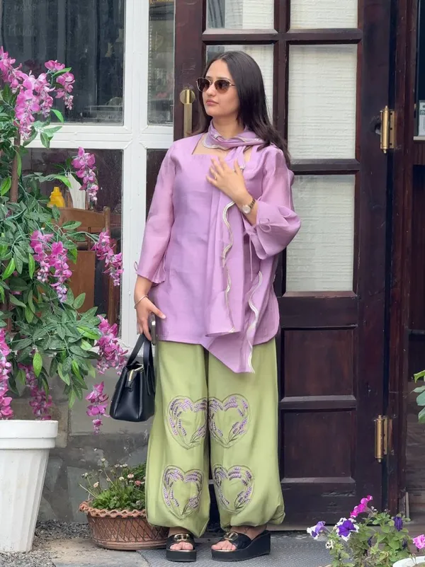 Women’s_Lavender_Rayon_Kurta_with_Green_Embroidered_Palazzo_Set