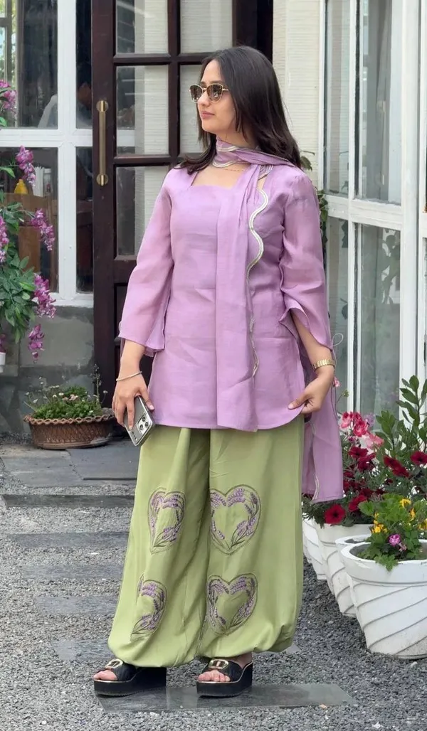 Women’s_Lavender_Rayon_Kurta_with_Green_Embroidered_Palazzo_Set