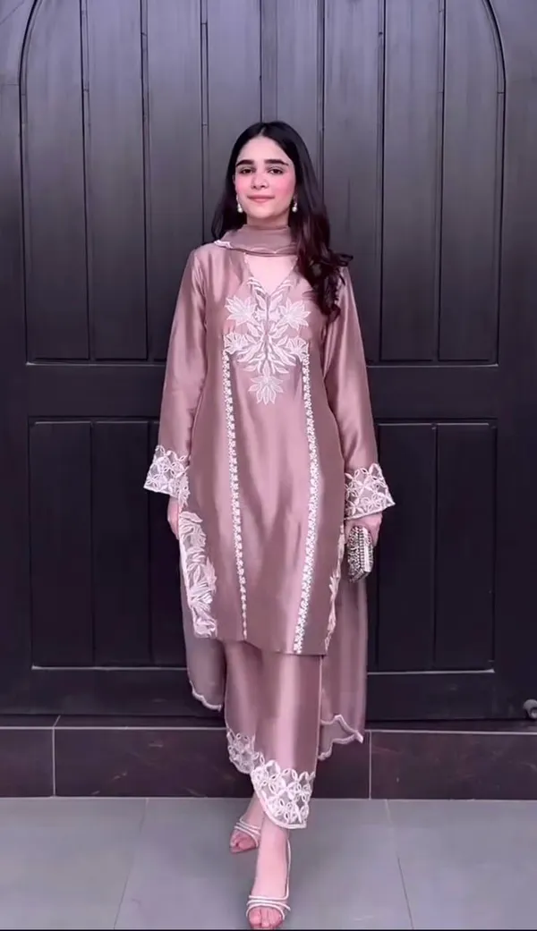 Flagged_Crepe_Silk_Suit_Set_For_Women