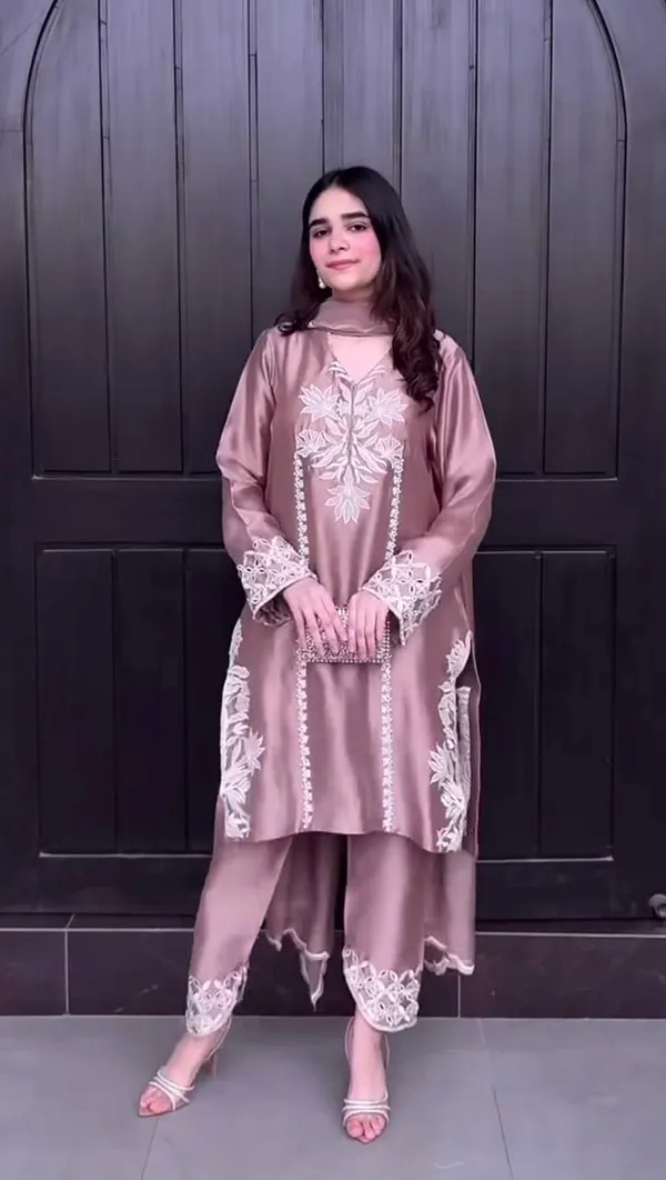 Flagged_Crepe_Silk_Suit_Set_For_Women