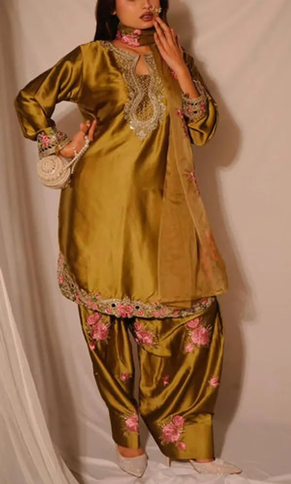 Yellow_Pure_Heavy_Viscose_Velvet,_Heavy_Butterfly_Net_Silk_Suit_Set_For_Women
