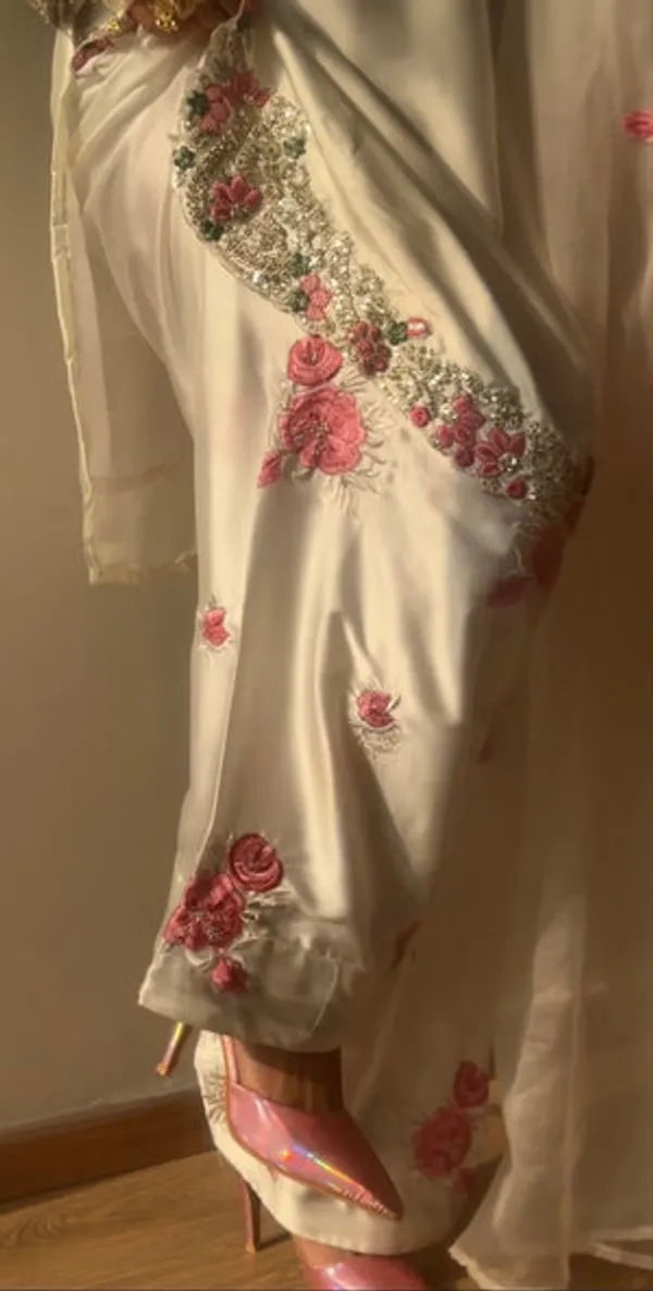 White_Pure_Heavy_Viscose_Velvet,_Heavy_Butterfly_Net_Silk_Suit_Set_For_Women