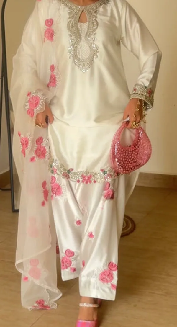 White_Pure_Heavy_Viscose_Velvet,_Heavy_Butterfly_Net_Silk_Suit_Set_For_Women
