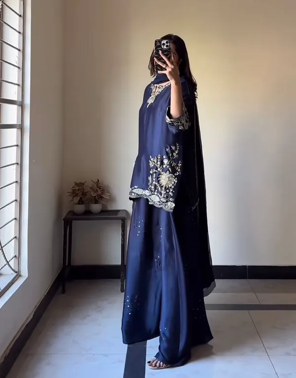 Midnight_Blue_Velvet_Kurta_Palazzo_Set_For_Women