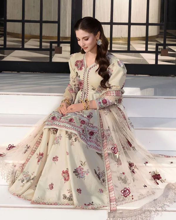 Beige_Heavy_Natural_Crepe_Silk_Festive_Suit_Set_For_Women