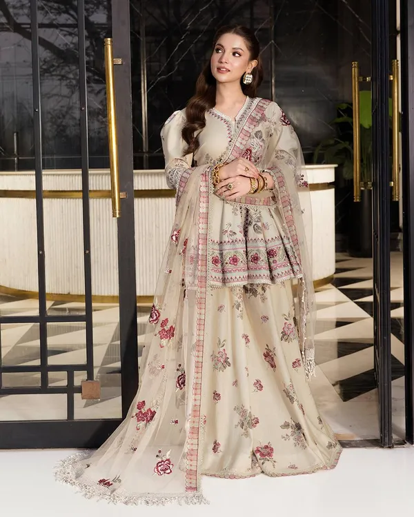 Beige_Heavy_Natural_Crepe_Silk_Festive_Suit_Set_For_Women