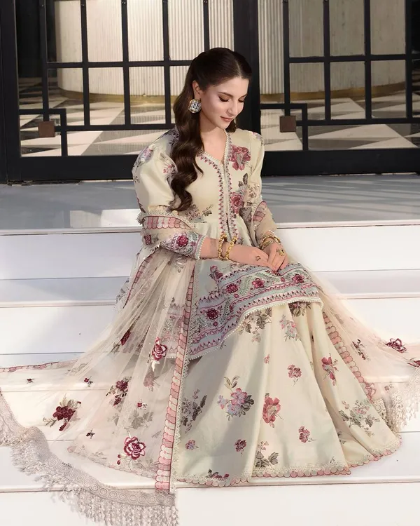 Beige_Heavy_Natural_Crepe_Silk_Festive_Suit_Set_For_Women