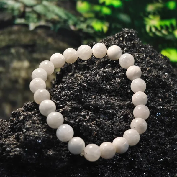 Moonstone_Bracelet_Intuition_Feminine_Energy_Balance