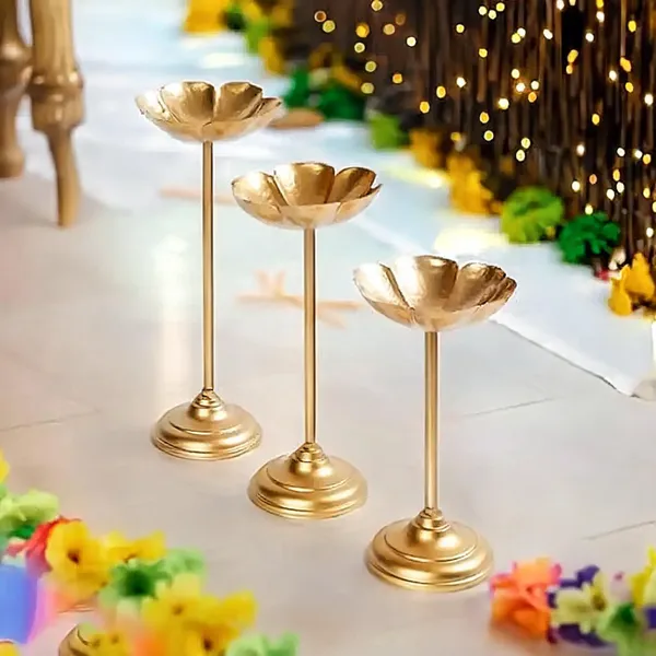 Gold_Tone_Festive_Lotus_Design_Diya_Stand_Set