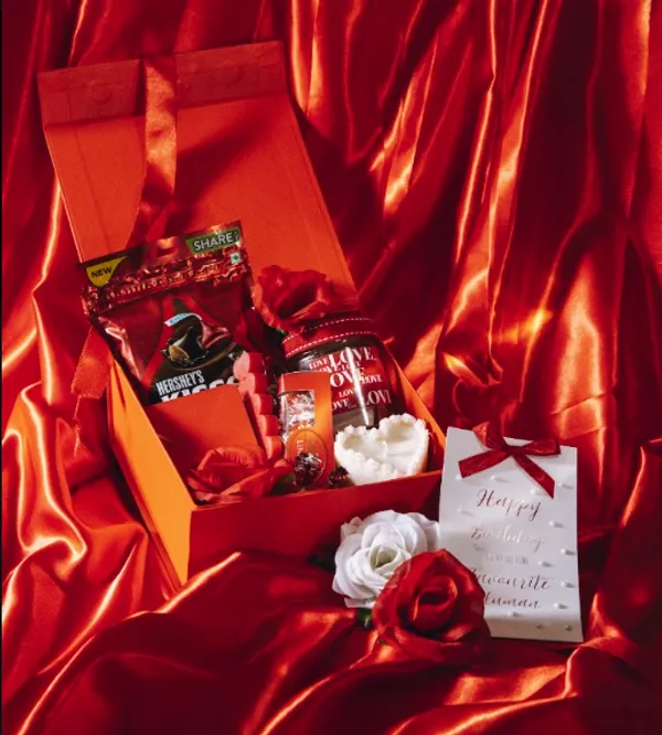 Red_Gifting_hamper_For_Gifting