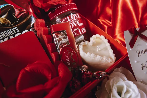 Red_Gifting_hamper_For_Gifting