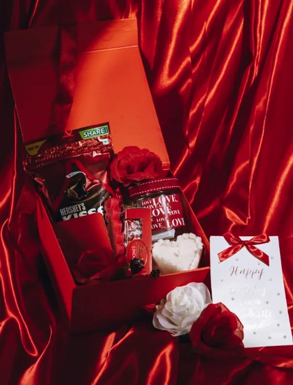 Red_Gifting_hamper_For_Gifting