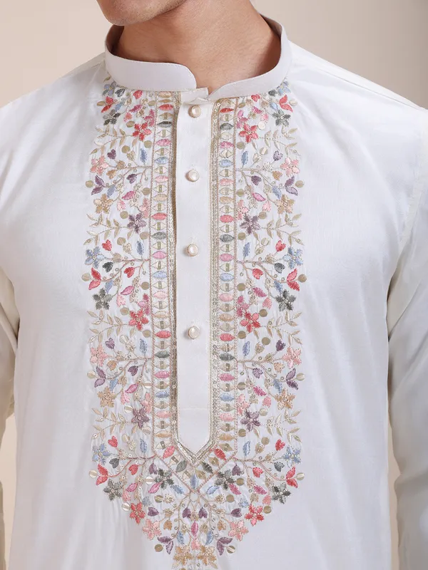 Ethnic_Motifs_Embroidered_Sequinned_Cotton_Silk_Kurta_With_Pyjamas_&_Dupatta