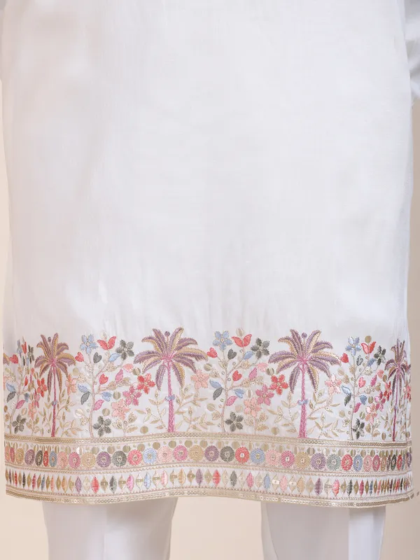 Ethnic_Motifs_Embroidered_Sequinned_Cotton_Silk_Kurta_With_Pyjamas_&_Dupatta