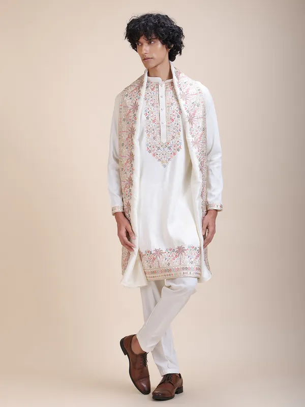 Ethnic_Motifs_Embroidered_Sequinned_Cotton_Silk_Kurta_With_Pyjamas_&_Dupatta