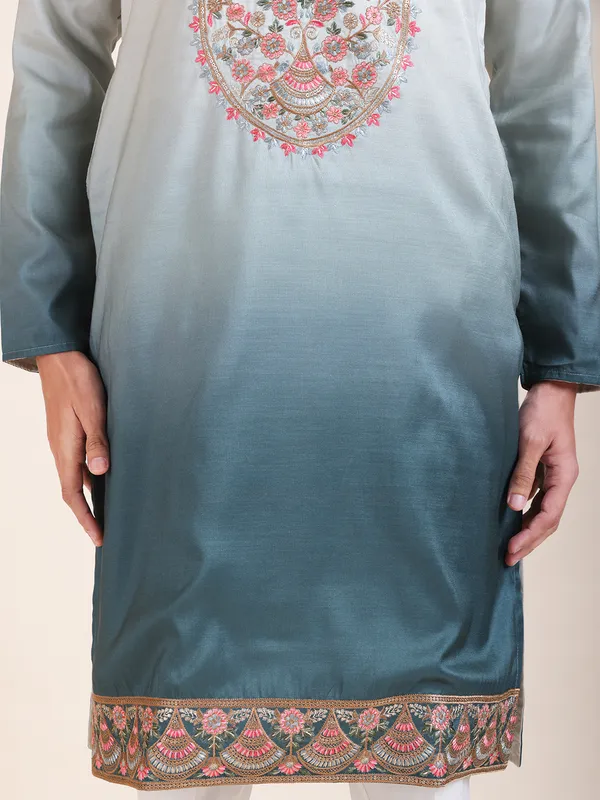 Ethnic_Motifs_Embroidered_Sequinned_Cotton_Silk_Kurta_With_Pyjamas_&_Dupatta