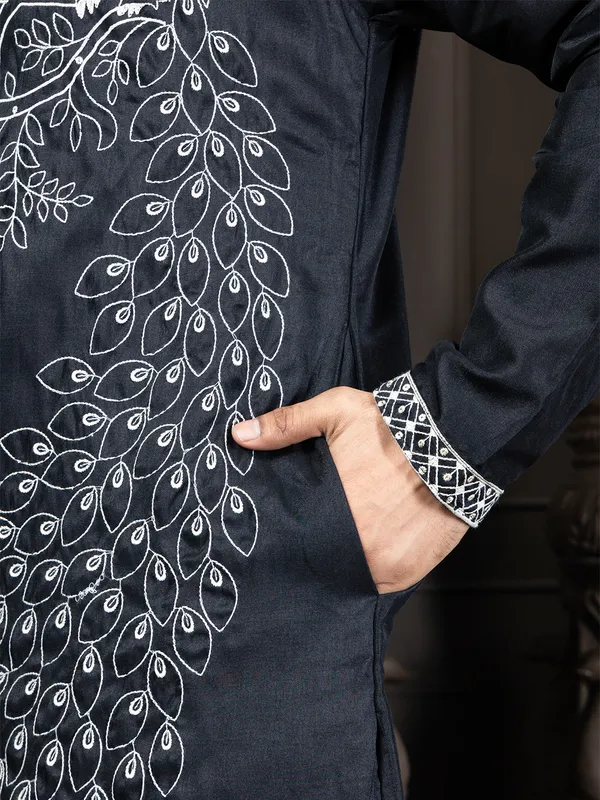 ETHNIC_MOTIF_EMBROIDERY_KURTA_WITH_PANT_STYLE_PYJAMA