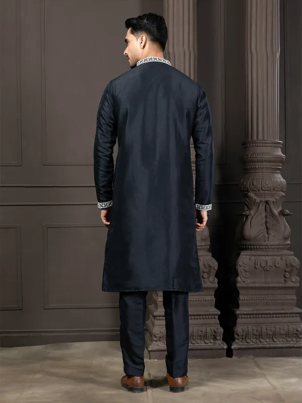 Ethnic_Motif_Embroidery_Kurta_With_Pant_Style_Pyjama