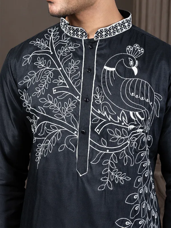 Ethnic_Motif_Embroidery_Kurta_With_Pant_Style_Pyjama