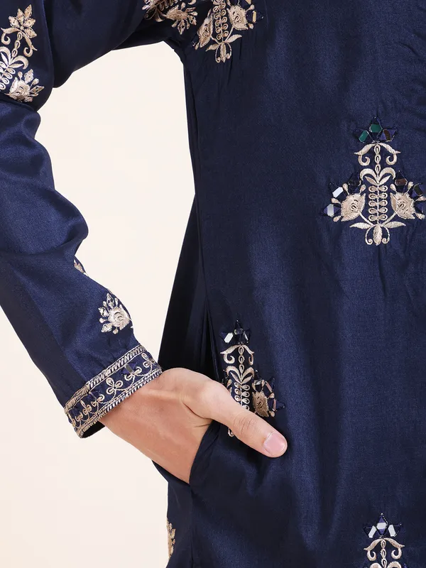 Embroidered_Mandarin_Collar_Real_Mirror_Work_Kurta_&_Pyjama_Set