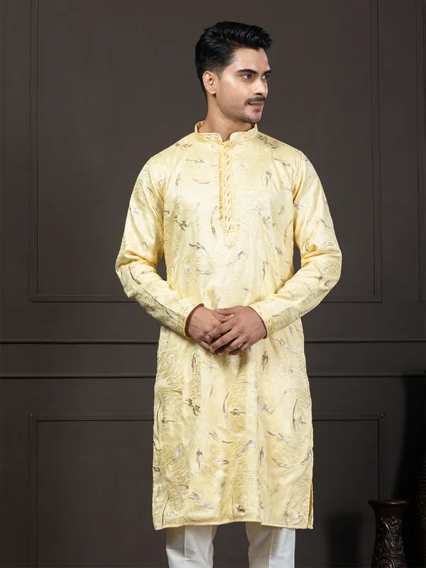 Abstract_Embroidered_Thread_Work__Kurta