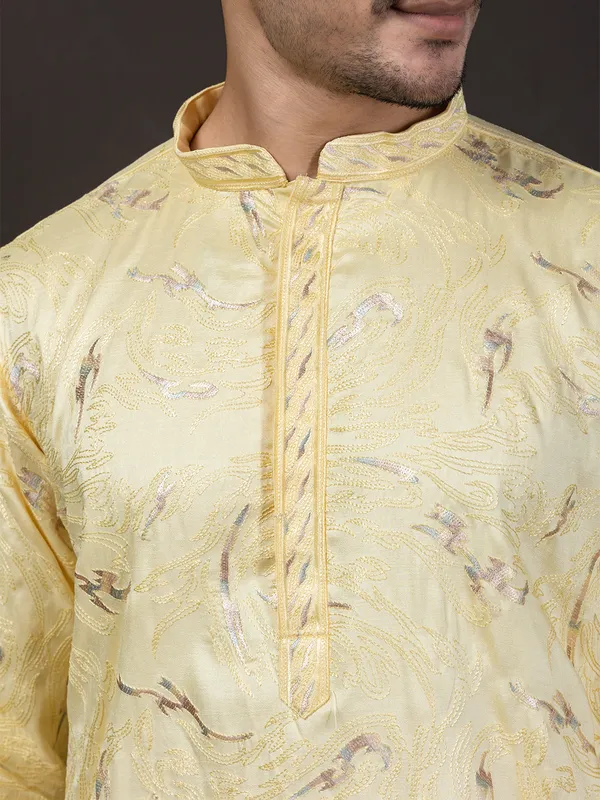 Abstract_Embroidered_Thread_Work__Kurta