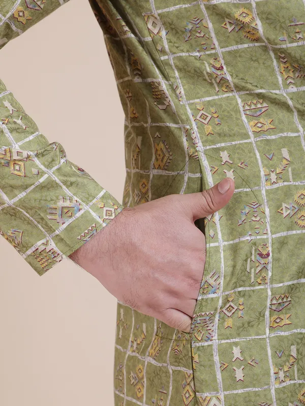 Embroidered_Mandarin_Collar_Real_Mirror_Work_Printed_Kurta