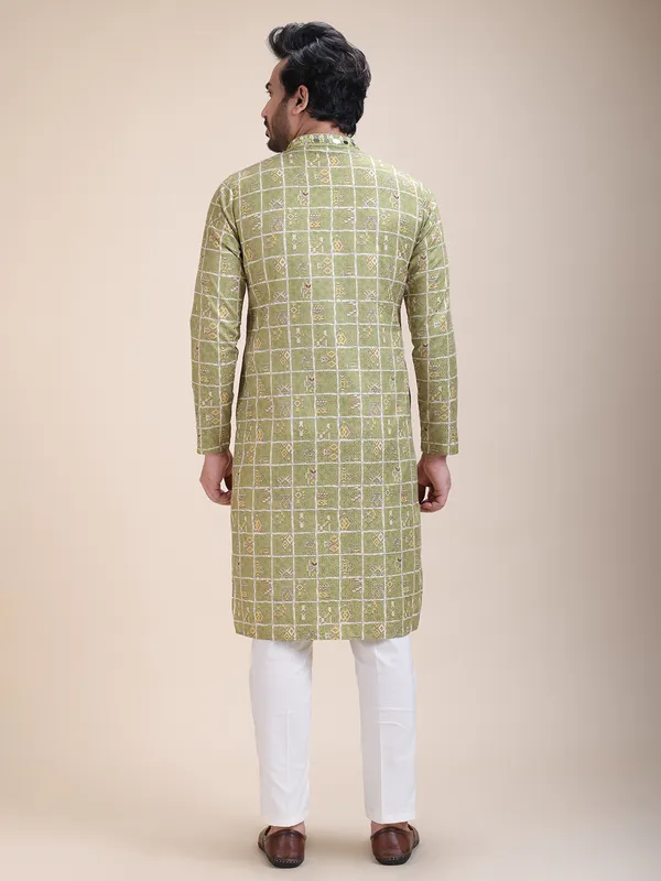 Embroidered_Mandarin_Collar_Real_Mirror_Work_Printed_Kurta
