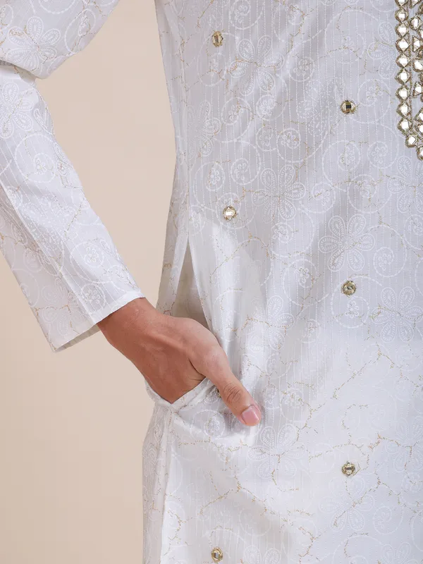 Embroidered_Mandarin_Collar_Real_Mirror_Work_Ethnic_Printed_Kurta