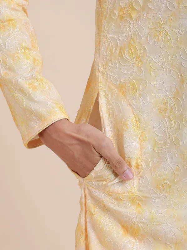 Men_Floral_Printed_Shimmer_Thread_Work_Kurta