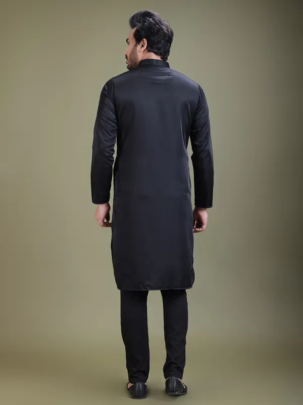 Men_Tape_Work_Embellished_Zipper_Kurta