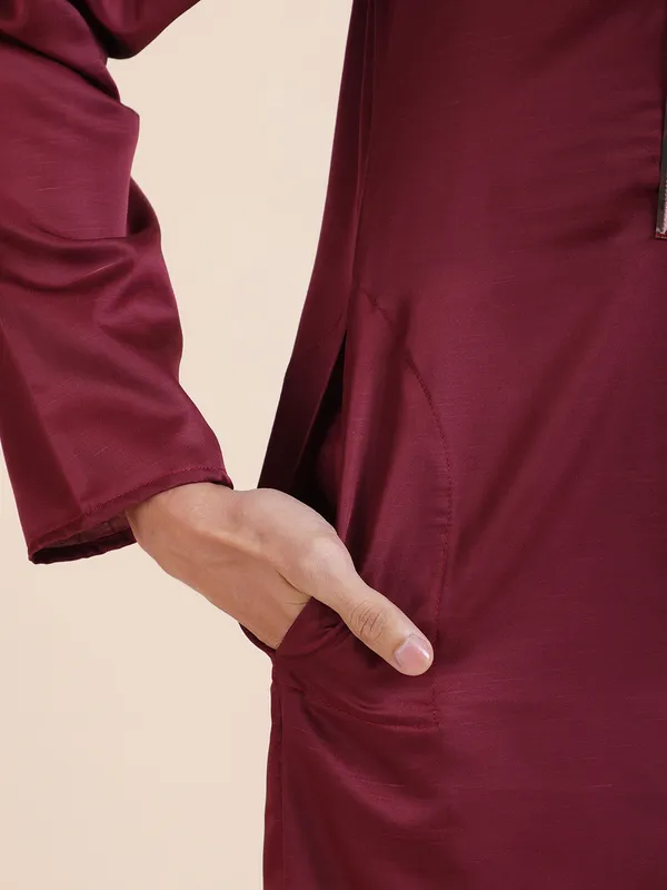 Men_Tape_Work_Embellished_Zipper_Kurta