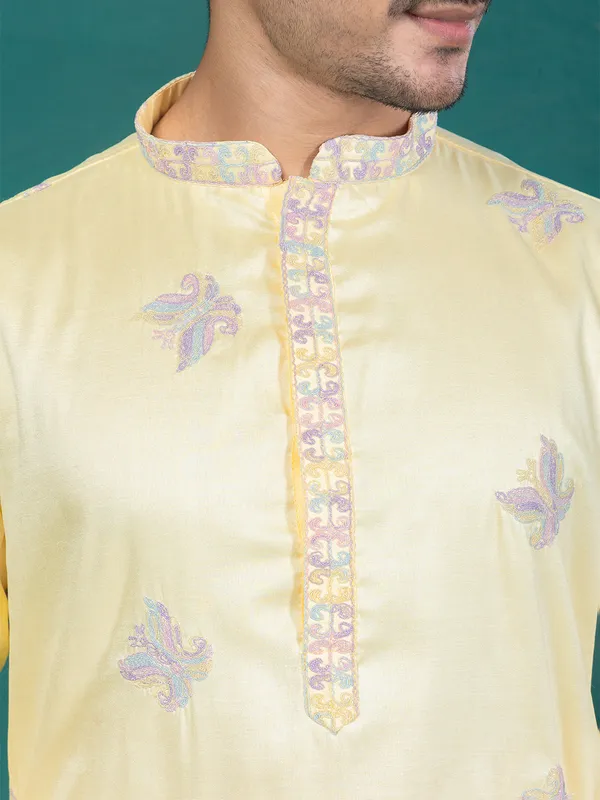 Ethnic_Motif_Embroidered_Kurta