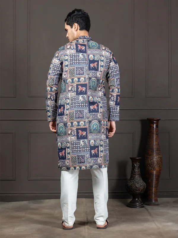 Ethnic_Motif_Printed_Kurta_With_Mirrorwork_Detailing