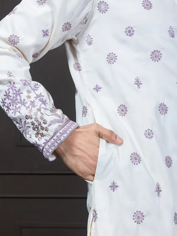 Ethnic_Motifs_Embroidered_Kurta
