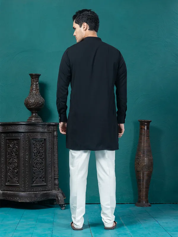 Mens_Hand_Embroidery_Patchwork_Front_Open_Kurta