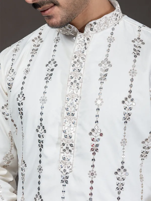 Geometric_Pattern_Embroidered�Gold_Sequence_Kurta