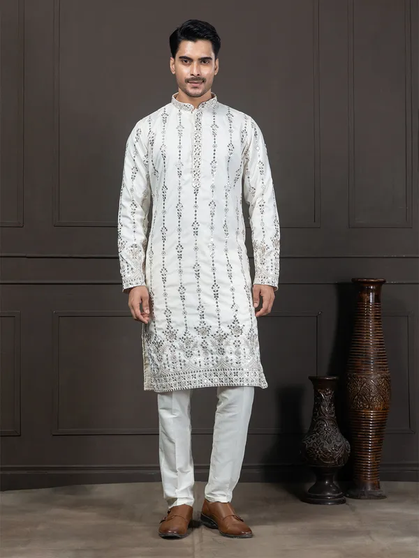 Geometric_Pattern_Embroidered�Gold_Sequence_Kurta