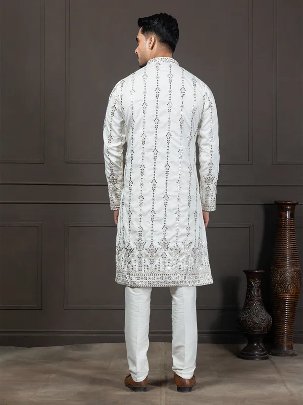 Geometric_Pattern_Embroidered�Gold_Sequence_Kurta
