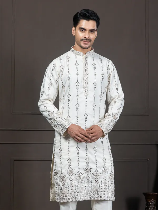 Geometric_Pattern_Embroidered�Gold_Sequence_Kurta