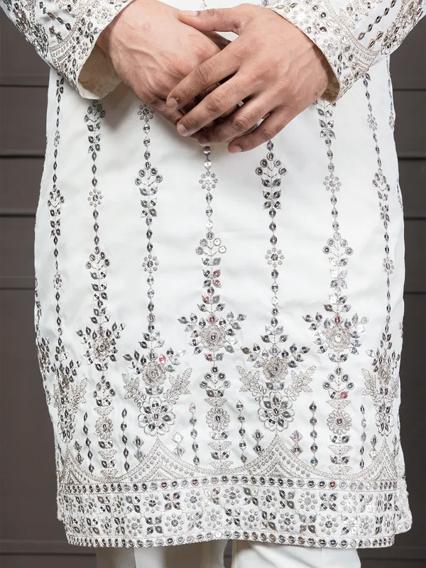 Geometric_Pattern_Embroidered�Gold_Sequence_Kurta