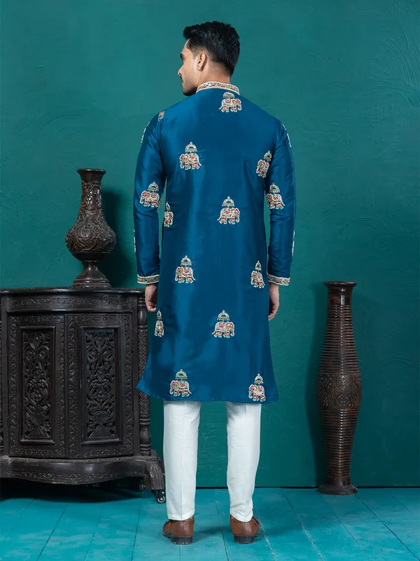 Ethnic_Motif_In_Beads_And_Sequin_Embroidered_Kurta