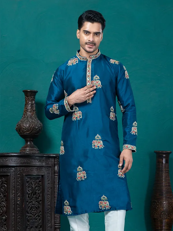 Ethnic_Motif_In_Beads_And_Sequin_Embroidered_Kurta